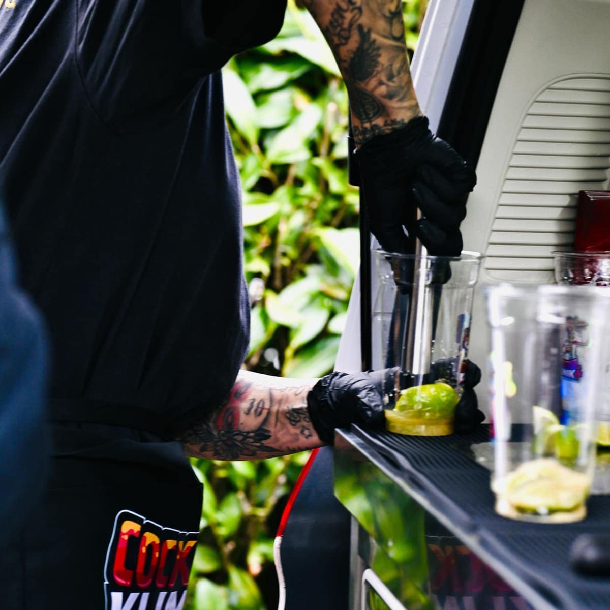 Frisch zubereitete Cocktails der Cocktail Klinik im Glas