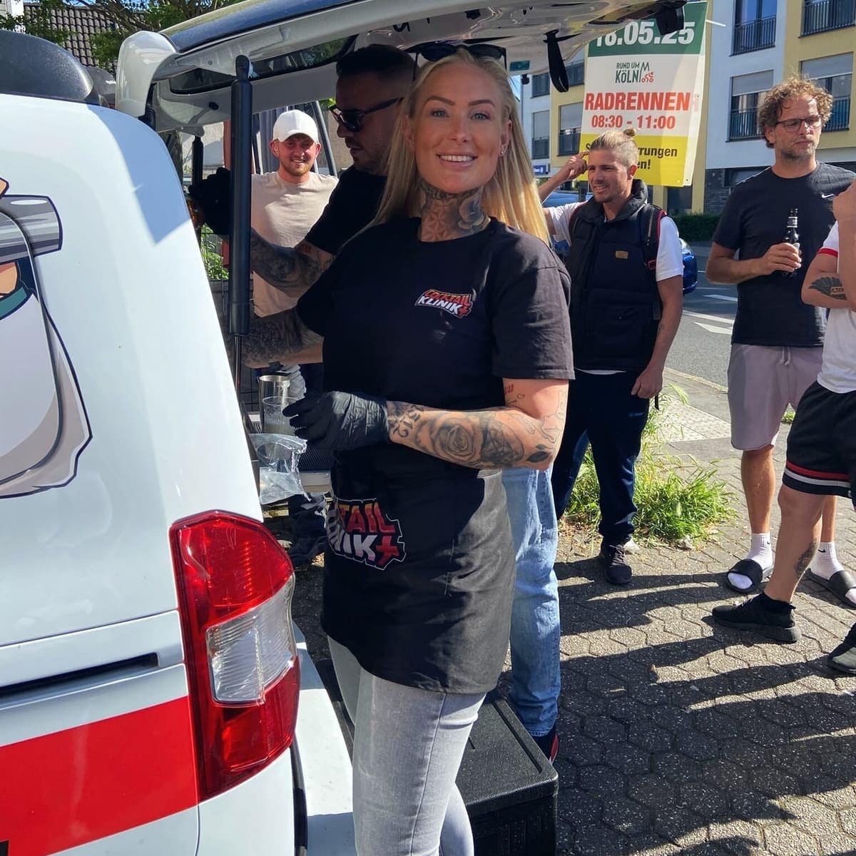 Der Cocktail-Klinik-Van mit Chany und MaCCe im Fahrzeugdesign